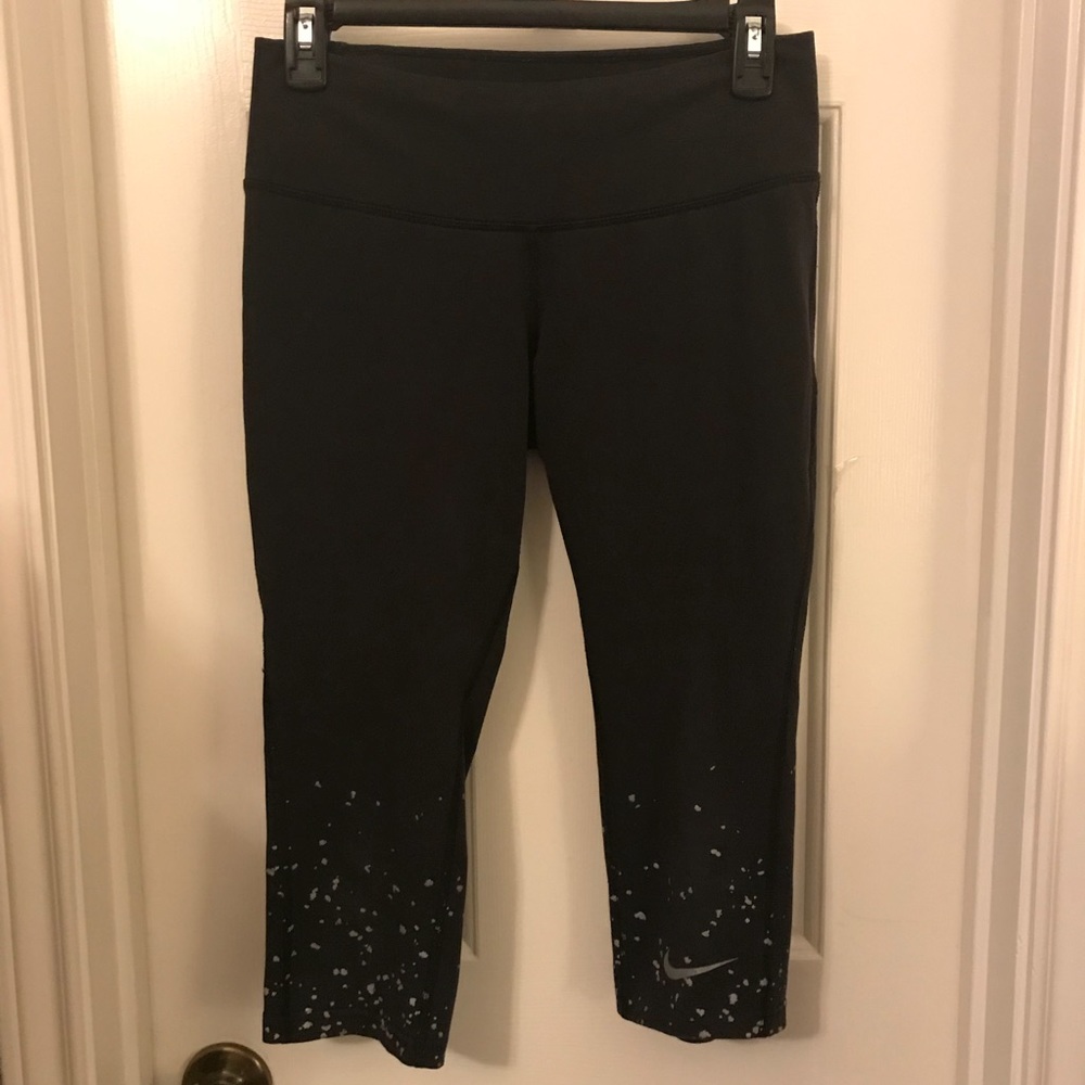 Nike Dri-Fit Black Active Capri Pants Sz Small VGC
